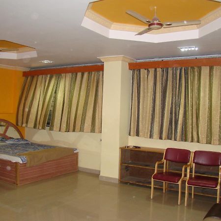 Sreeniketanam Lodge Mādhavaram Zewnętrze zdjęcie