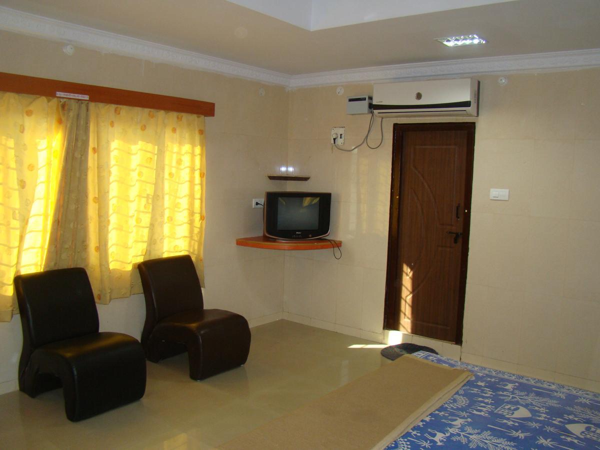 Sreeniketanam Lodge Mādhavaram Zewnętrze zdjęcie