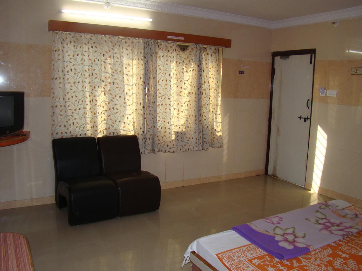 Sreeniketanam Lodge Mādhavaram Zewnętrze zdjęcie